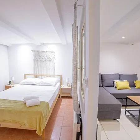 Calvys Furnished Flat * Le Cannet